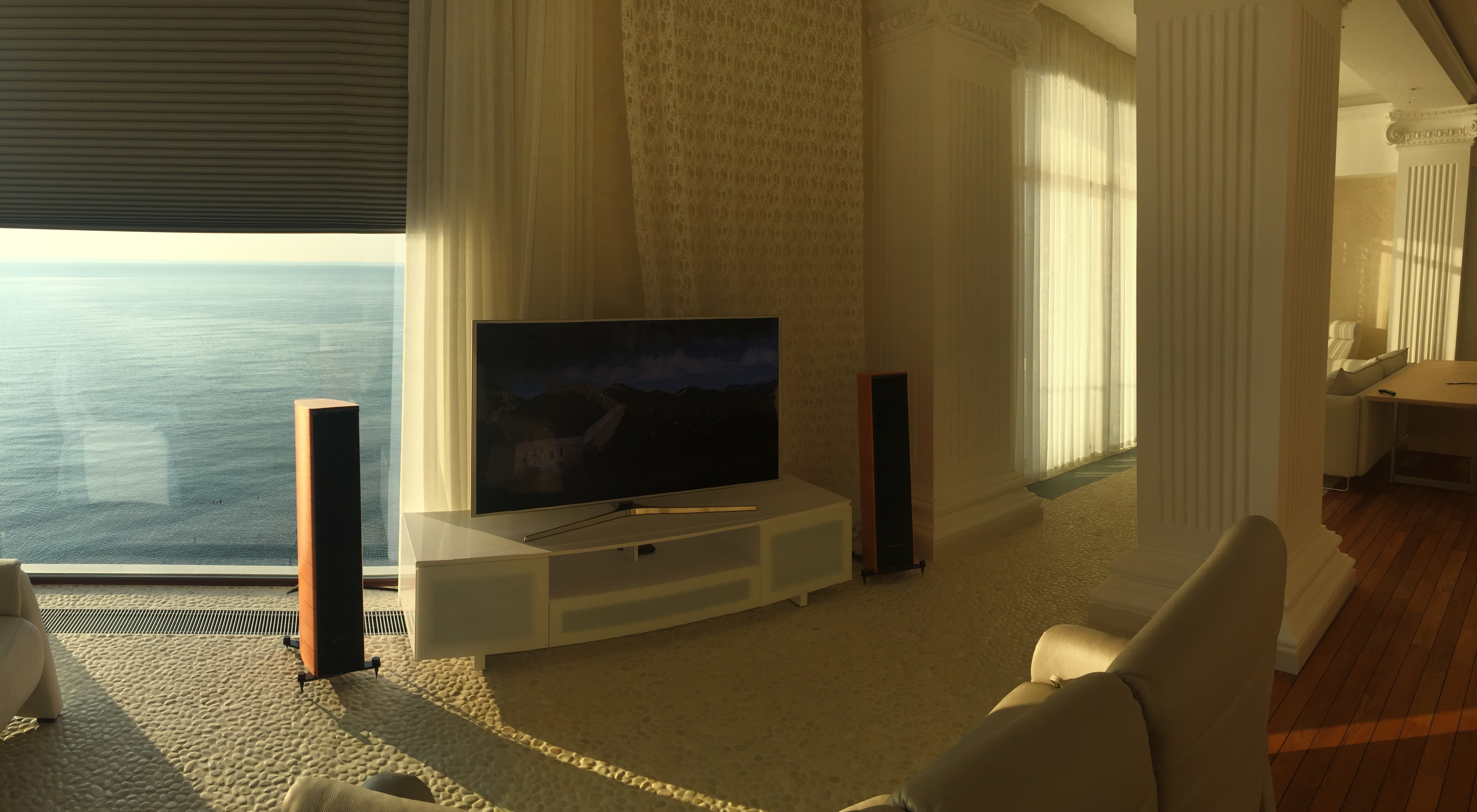 Стереокомплект HI-FI класса в апартаментах Крым-Ялта